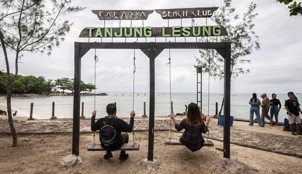 Pantai Tanjung Lesung (Foto: Antara)