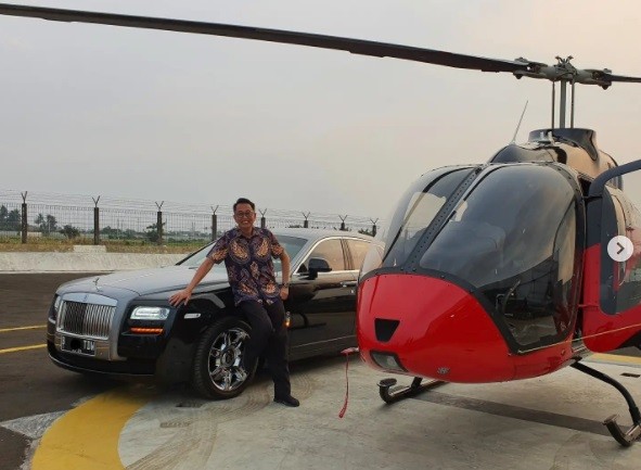 Tung Desem Waringin Rol Royce Potret kehidupan crazy rich Tangerang Tung Desem Waringin. (Foto: Instagram)