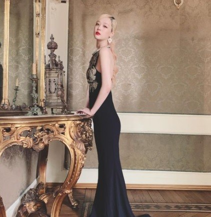 Aksi Nakal Artis saat Sedang Tampil di TV. (Foto: Instagram)