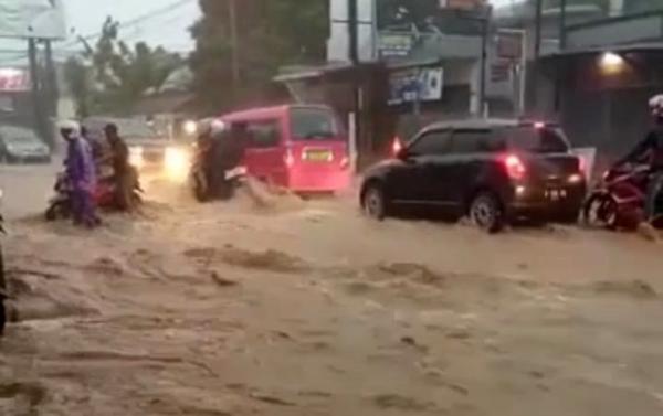 59 Titik Di Kota Sukabumi Dikepung Banjir, 1 Warga Tewas Terbawa Arus