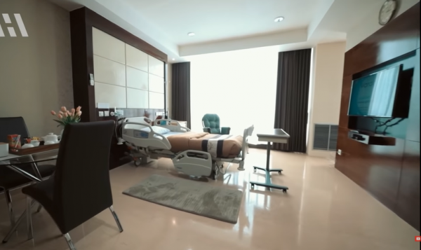 2022 02 20 23 Intip kamar mewah persalinan Aurel Hermansyah. (foto: YouTube)
