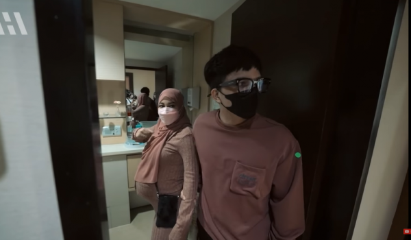 2022 02 20 27 Intip kamar mewah persalinan Aurel Hermansyah. (foto: YouTube)