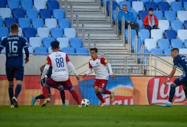 Egy Maulana Vikri Egy Maulana Vikri dan Witan Sulaeman membela FK Senica saat melawan Sered dalam laga Liga Slowakia 2021/2022 di Stadion Senica, Minggu (20/2/2022). (Foto: Instagram/@fk_senica)