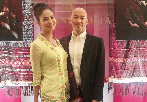 Artis Indonesia yang menikah dengan bule mualaf. (Foto: aiG)