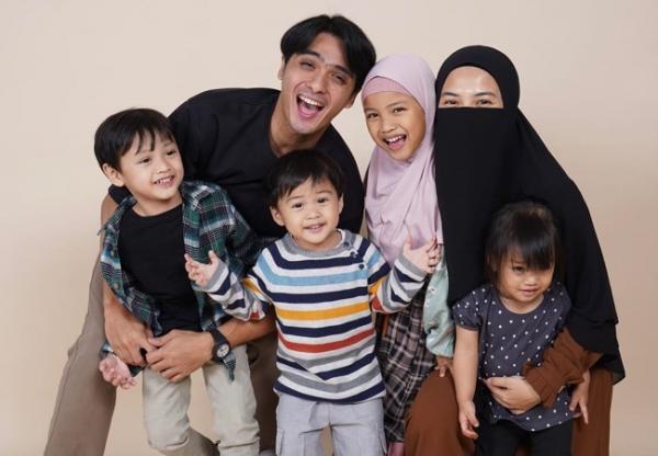 Artis yang melahirkan di tanggal cantik. (Foto: IG)