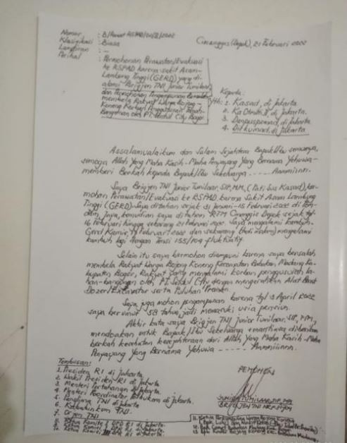 Lubang bekas tambang timah ilegal yang ditemukan petugas di kawasan Tahura Bukit Menumbing, Selasa (22/2/2022). (Foto: iNews.id/Rizki Ramadhani)