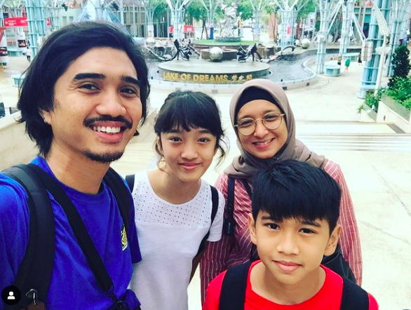 Duta pamer momen bahagia bareng keluarga. (Foto: Instagram)