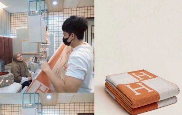 Selimut Hermes untuk baby A. (Foto: IG)