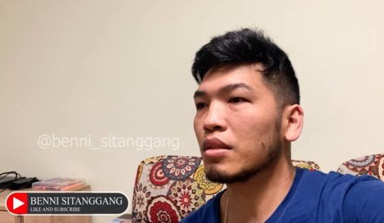 Rusia Serang Ukraina9 5 Youtube Benni Warga melakukan ritual larung sesaji di Pantai Selatan Blitar. (Foto: SINDOnews)