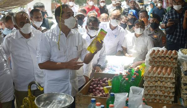 Mendag Bakal Tindak Tegas Oknum Penimbun Minyak Goreng