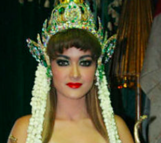 Screen Shot 2022 02 27 At 06 16 56 Artis Perankan Nyi Roro Kidul. (Foto: istimewa)