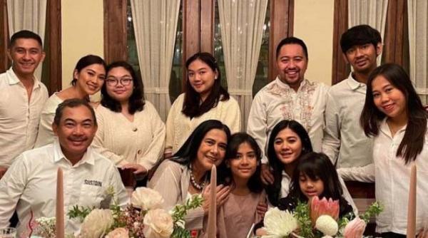 Potret Nesra1 Potret mesra Lydia Kandou dengan kekasih barunya. (Foto: Instagram)