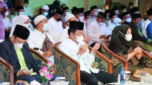 Tuan Guru Bajang (TGB) Muhammad Zainul Majdi sebagai penceramah dalam peringatan Isra Mikraj di Masjid Baiturrahman, Sekupang, Kota Batam, Kepri.(Foto: iNews/Dicky Sigit Rakasiwi)