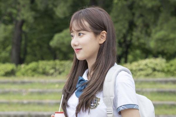 Artis Korea yang kariernya hancur saat sedang naik daun, Naeun. (Foto: Soompi)