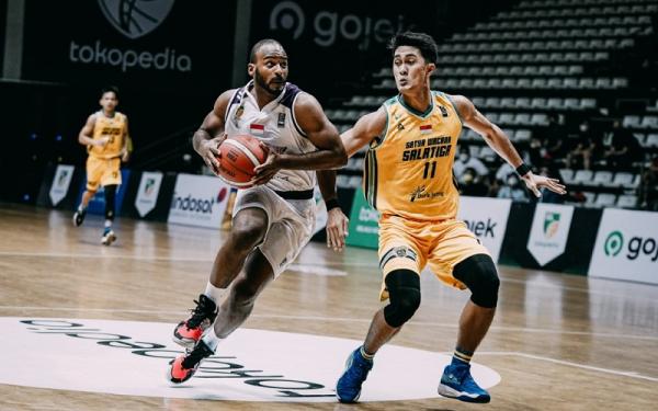 Ada lima laga IBL 2022 yang dipertandingan dari sore hingga malam ini, Kamis (3/3/2022). Klub milik artis Raffi Ahmad Rans Rans PIK Basketball tampil beringas. (foto: IBL.com)