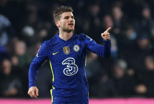 Striker Chelsea, Timo Werner merayakan gol ke gawang Luton Town dalam laga Piala FA 2021/2022 di Stadion Kenilworth Road, Kamis (3/3/2022). (Foto: REUTERS/Matthew Childs)