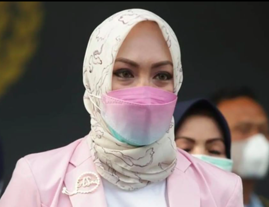 Perempuan yang pernah mengisi hati mendiang Adjie Massaid. (Foto: Instagram)