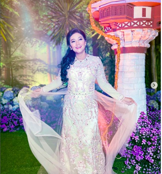 Screen Shot 2022 03 04 At 14 32 37 Perempuan yang pernah mengisi hati mendiang Adjie Massaid. (Foto: Instagram)