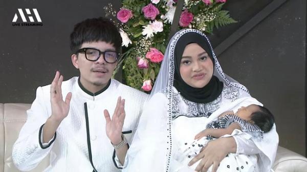 Artis yang Berhijab Setelah Memiliki Anak. (Foto: Instagram)