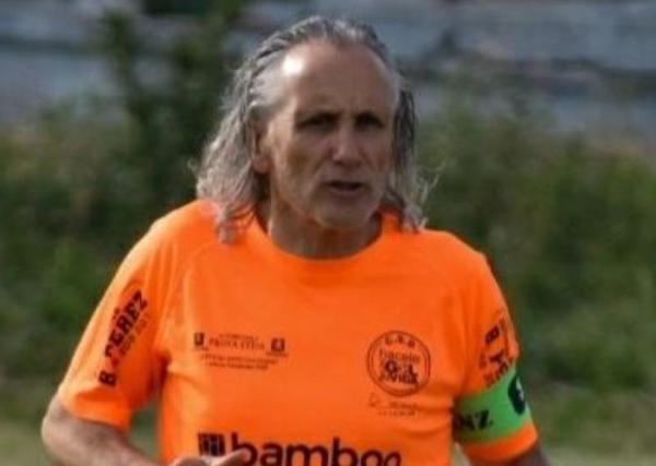 Mengenal Robert Carmona, Pesepak Bola Tertua Dunia yang Lampaui