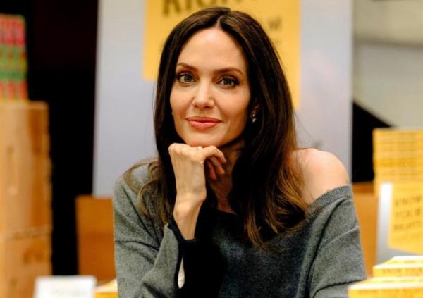 Angelina Jolie ig pbb Angelina Jolie, artis yang dikenal paling dermawan. (Foto: IG)