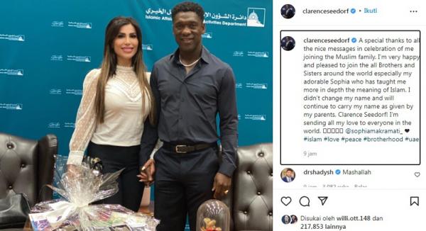 Seedorf Legenda AC Milan Clarence Seedorf masuk Islam. Keputusan tersebut mengundang komentar beberapa rekan mantan pesepak bola lainnya.(Foto: Instagram)