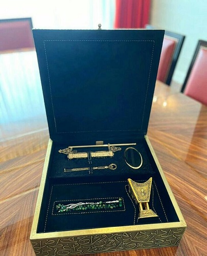 Replika Kunci Ka`bah (Foto: Instagram @luhut.pandjaitan)