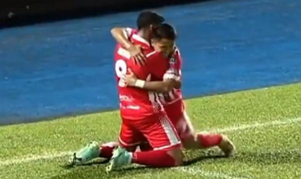 Pemain muda Indonesia Natanael Siringoringo cetak gol berkelas di Negeri Jiran. Torehan itu membantu timnya Kelantan FC menang 2-1 atas klub sultan Malaysia. (Foto: Ist)