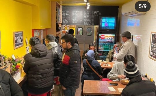 warkop 1 Viral Warkop RI jual gorengan-Indomie telur kornet di New York, begini penampakannya. Foto: IG Warkop NYC