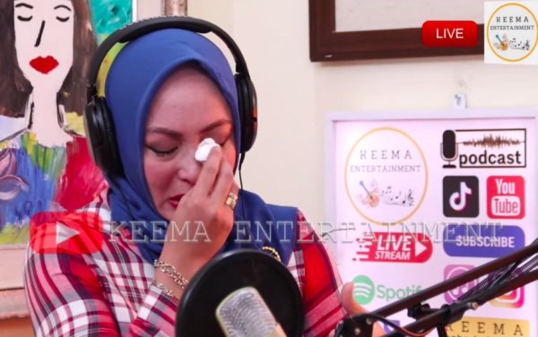 Screen Shot 2022 03 08 At 13 07 16 Angelina Sondakh menangis minta maaf pada ayahnya. (Foto: YouTube)