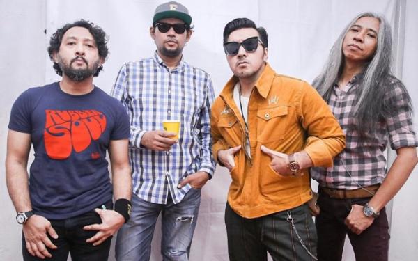 Chord gitar dan lirik lagu Benci UntuVokalis Band Paling Kharismatik. (Foto: Instagram)k Mencinta Naif. (Foto: IG)