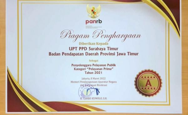 Penghargan Kemenpan RB untuk UPT PPD Surabaya Timur. (istimewa).