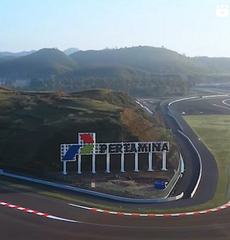 Fakta Menarik Sirkuit Mandalika, Motif Tenun Sasak pada Lintasan Run-Off Fakta Menarik Sirkuit Mandalika, Motif Tenun Sasak pada Lintasan Run-Off