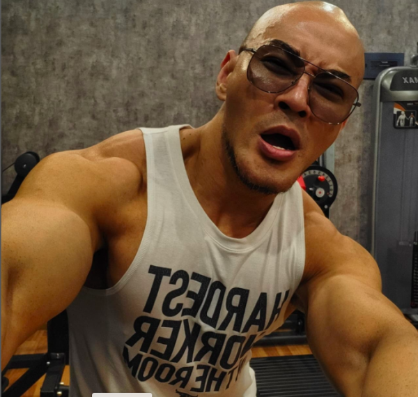 Artis Ganteng dengan Badan Berotot. (Foto: Instagram)