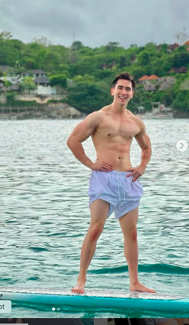 Artis Ganteng dengan Badan Berotot. (Foto: Instagram)