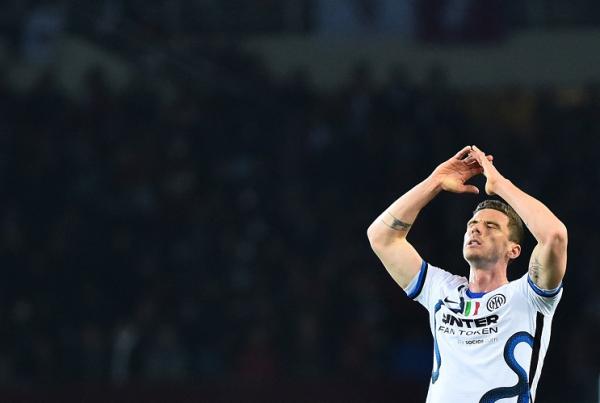 Robin Gosens Pemain Inter Milan, Robin Gosens tampak kecewa tak bisa memanfaatkan peluang saat melawan Torino dalam laga Liga Italia 2021/2022 di Stadion Olimpico, Turin, Senin (14/3/2022). (Foto: REUTERS/Massimo Pinca)