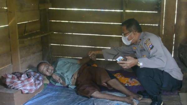 Kondisi kakek Meliyus (86) warga Suliki, Limapuluh Kota, Sumbar (Agung Sulistyo/MNC Portal)