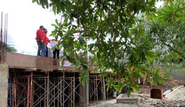 Rumah yang sedang dibangun Indra Kenz disita polisi di Alam Sutera, Serpong Utara. (Foto MNC Portal).