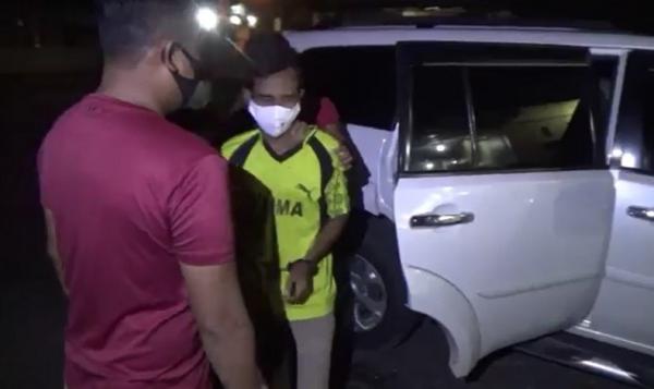 Pelaku begal payudara di Pekalongan, Jawa Tengah, yakni A (35) ditangkap Sabtu (19/3/2022) dini hari. (Foto: iNews/Suryono Sukarno).