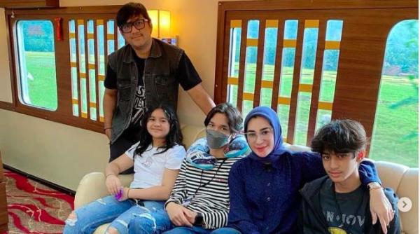 Artis Terkenal Baik Hati Suka Bagi-Bagi THR Setiap Lebaran. (Foto: instagram))