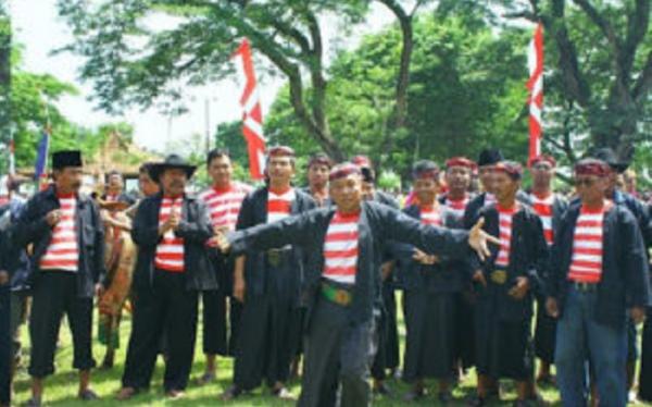 Baju Pesa`an (Foto: @gramediablog).