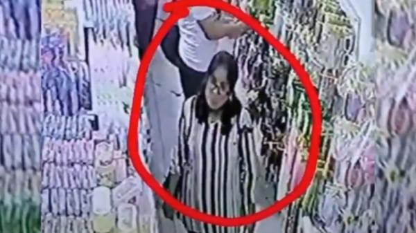 Emak-emak terekam kamera CCTV mencuri kosmetik di minimarket Bandarlampung (Andres Afandi/MNC Portal)