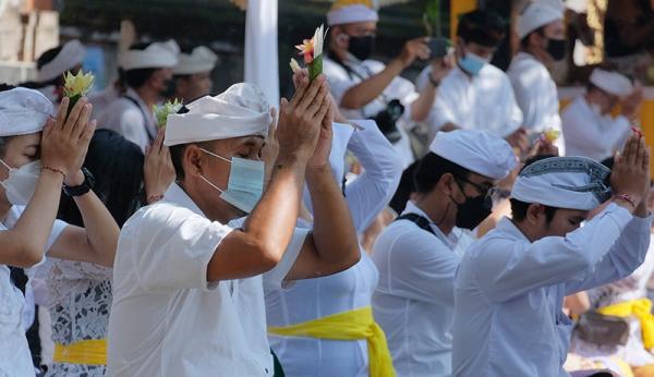 26 Ant Hindu Saraswati 2 Penduduk Bali masih memegang kuat tradisi dan adat istiadat. (Foto: ANTARA)