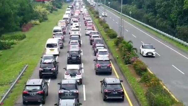 Belasan Ribu Kendaraan Luar Kota Masuk Bandung, Mayoritas ke Kawasan Wisata Lembang