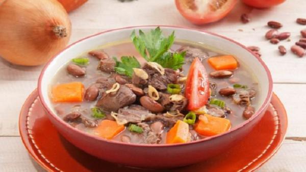 Makanan khas Sulawesi Utara salah satunya mi brenebon. (Foto: Royco)