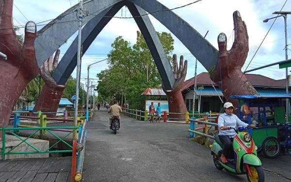 Kisah Permukiman di Atas Air Agats Kisah Permukiman di Atas Air Agats, Pelosok tapi Warga Pakai Motor Listrik (Foto: iNews/Arif Budianto)