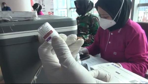 vaksin MNC MNC dan Kodam V Brawijaya bekerja sama menggelar vaksin booster untuk warga Surabaya, Selasa (29/3/2022). (Foto: iNews.id/Rahmat Ilyasan).