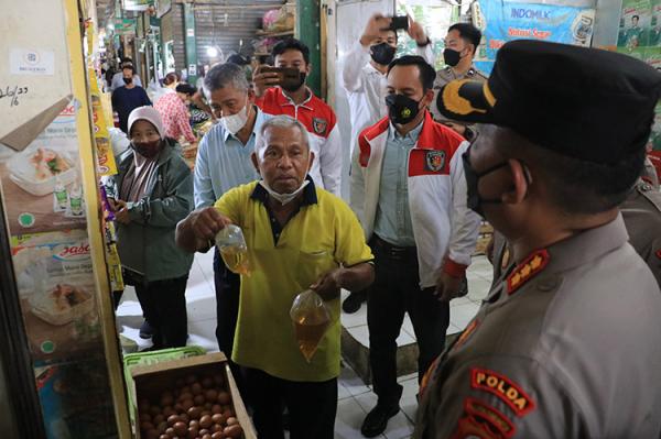 Satgas Pangan Polda Diy Pantau Sembako Di Pasar Kolombo Polisi Stok