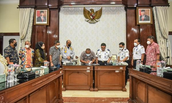 Serah terima Terminal Purabaya Bungurasih, Kamis (31/3/2022). (Foto: istimewa).