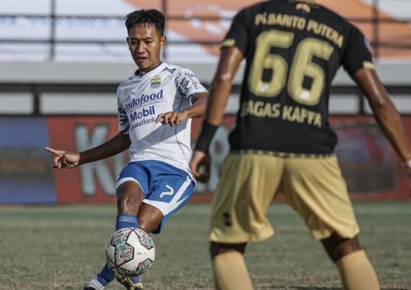 Gelandang Persib, Beckham Putra Gelandang Persib Bandung, Beckham Putra mencetak gol ke gawang Barito Putera dalam laga pekan terakhir Liga 1 2021/2022 di Stadion Kapten I Wayan Dipta, Gianyar, Kamis (31/3/2022). (Foto: Twitter/@Liga1Match)